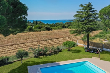 Pool & Sea View 4-Bedroom Villa in Pula