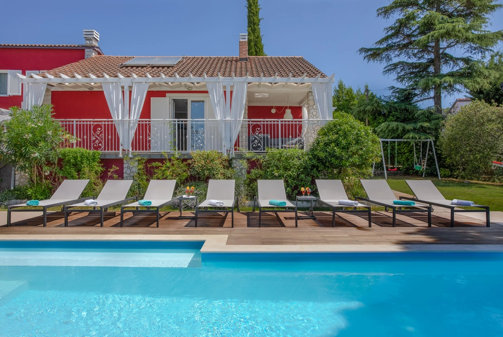 Pool & Sea View 4-Bedroom Villa in Pula