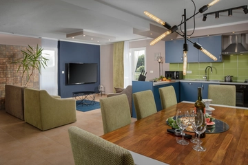 Pool & Sea View 4-Bedroom Villa in Pula