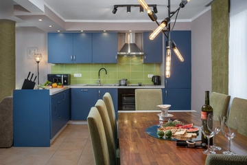 Pool & Sea View 4-Bedroom Villa in Pula