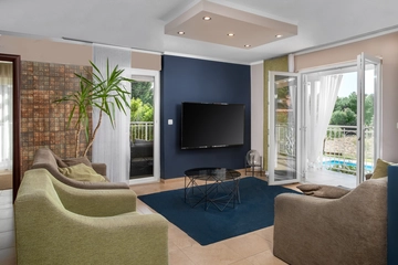 Pool & Sea View 4-Bedroom Villa in Pula