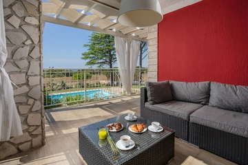 Pool & Sea View 4-Bedroom Villa in Pula