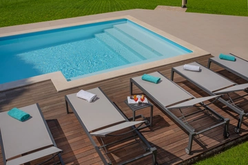 Pool & Sea View 4-Bedroom Villa in Pula