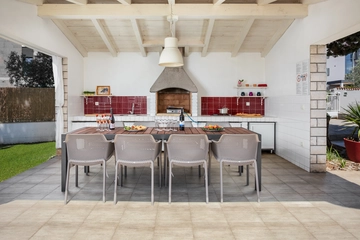 Pool & Sea View 4-Bedroom Villa in Pula