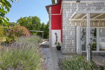 Pool & Sea View 4-Bedroom Villa in Pula