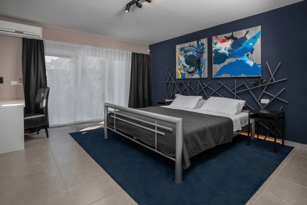 Pool & Sea View 4-Bedroom Villa in Pula