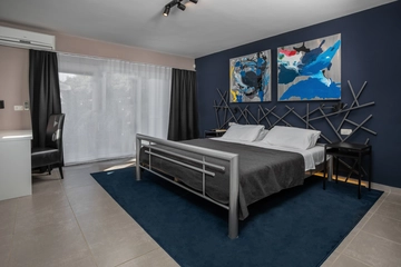 Pool & Sea View 4-Bedroom Villa in Pula