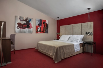 Pool & Sea View 4-Bedroom Villa in Pula