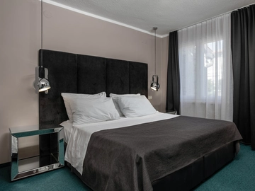 Pool & Sea View 4-Bedroom Villa in Pula