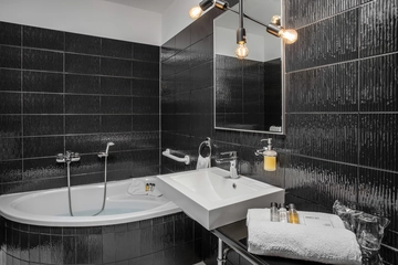 Pool & Sea View 4-Bedroom Villa in Pula