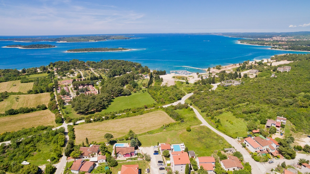 Pool & Sea View 4-Bedroom Villa in Pula
