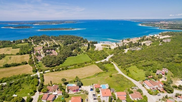 Pool & Sea View 4-Bedroom Villa in Pula