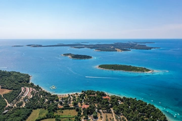 Pool & Sea View 4-Bedroom Villa in Pula