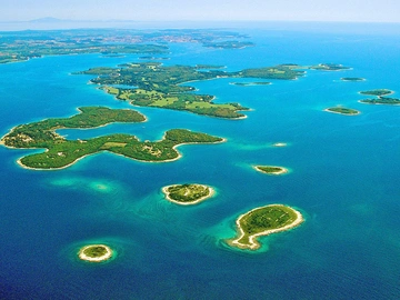 Pool & Sea View 4-Bedroom Villa in Pula