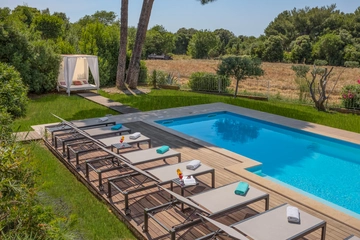 Pool & Sea View 4-Bedroom Villa in Pula