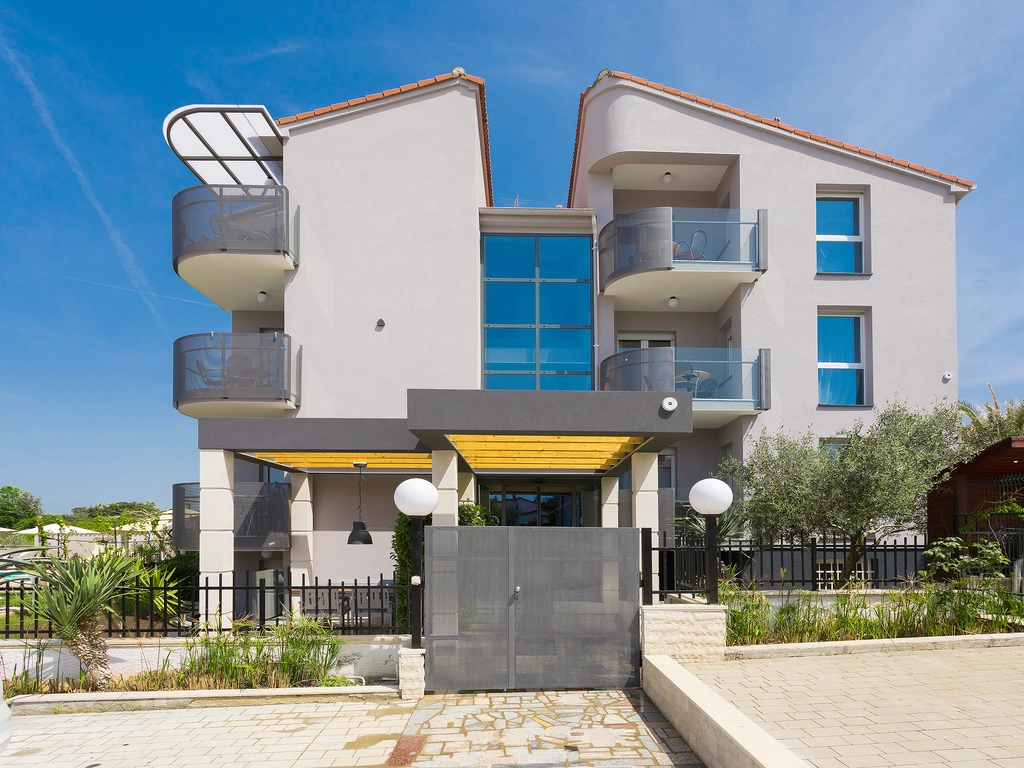 Pula 1-Bedroom Serviced Apartment with Sea View