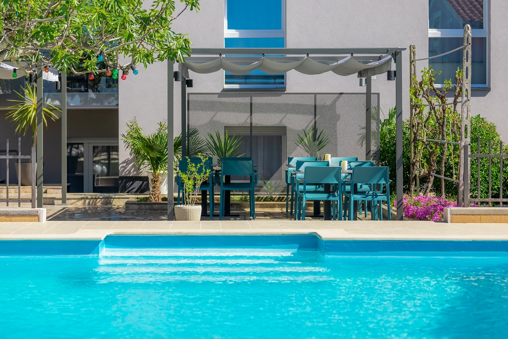 Pula 1-Bedroom Serviced Apartment with Sea View