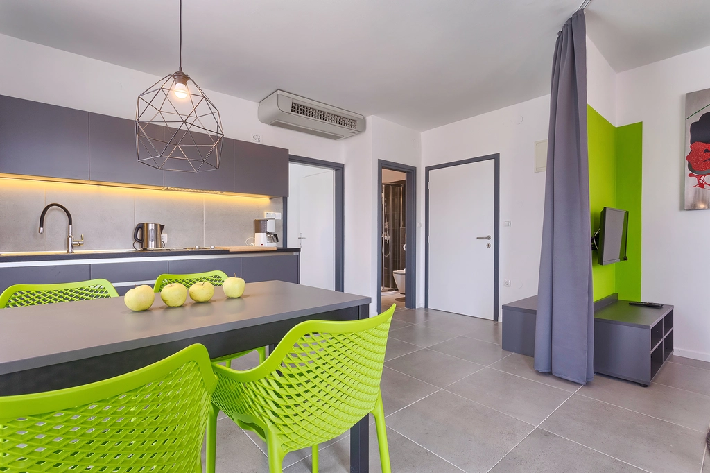 Pula 1-Bedroom Serviced Apartment with Sea View