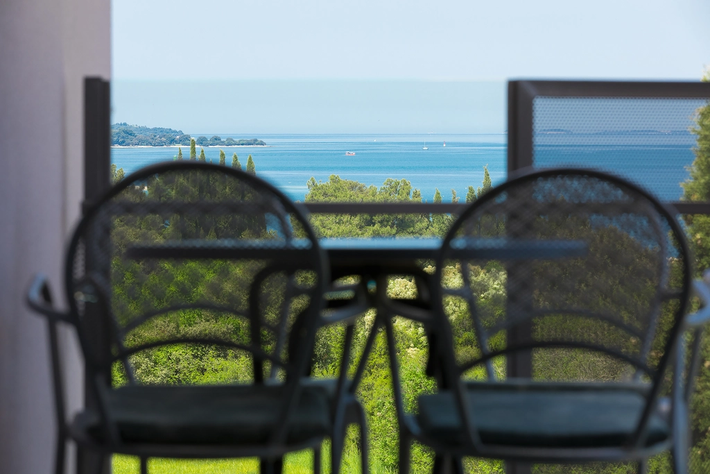Pula 1-Bedroom Serviced Apartment with Sea View