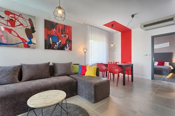 Pula 1-Bedroom Serviced Apartment with Sea View
