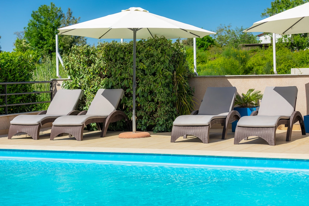 1-Bedroom Apartment with Shared Pool in Pula