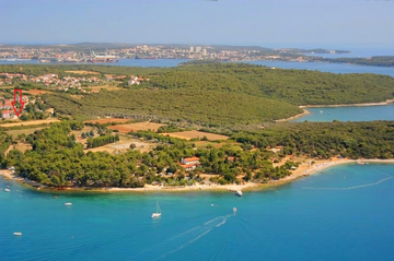 1-Bedroom Apartment with Shared Pool in Pula