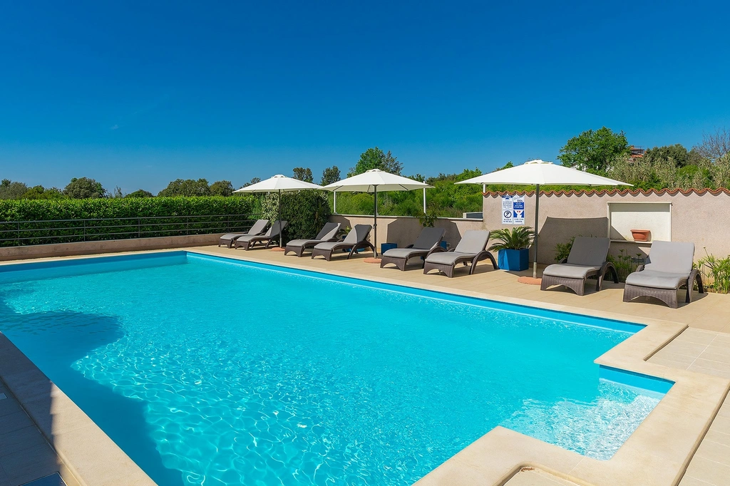 Apartment in Pula with Shared Pool for 4
