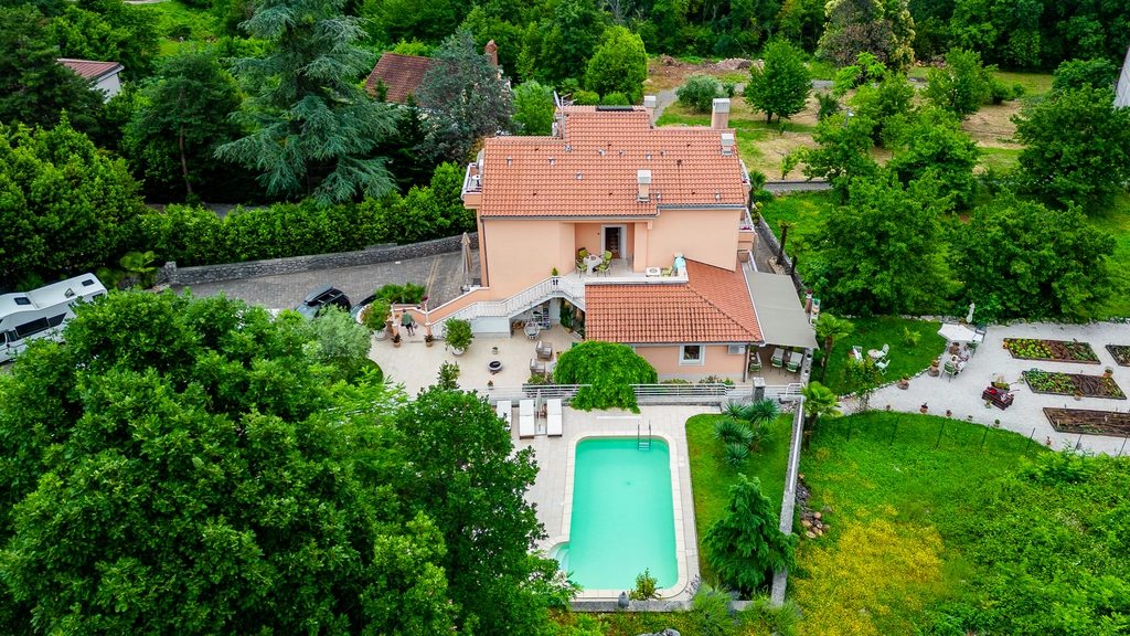 Heated Pool Villa in Lovran (Up to 30 Guests)