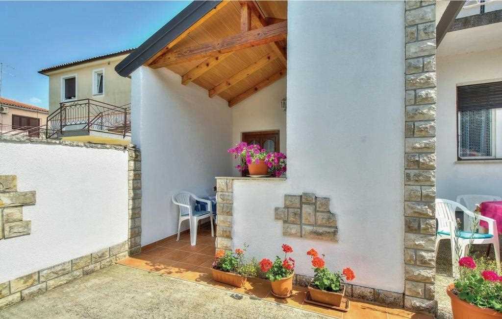Apartment Sunce 1 close to the beach