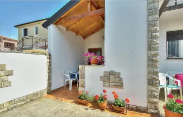 2-Bedroom Apartment in Umag for 4 Guests