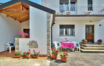 2-Bedroom Apartment in Umag for 4 Guests