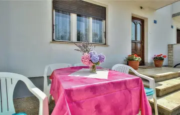 2-Bedroom Apartment in Umag for 4 Guests