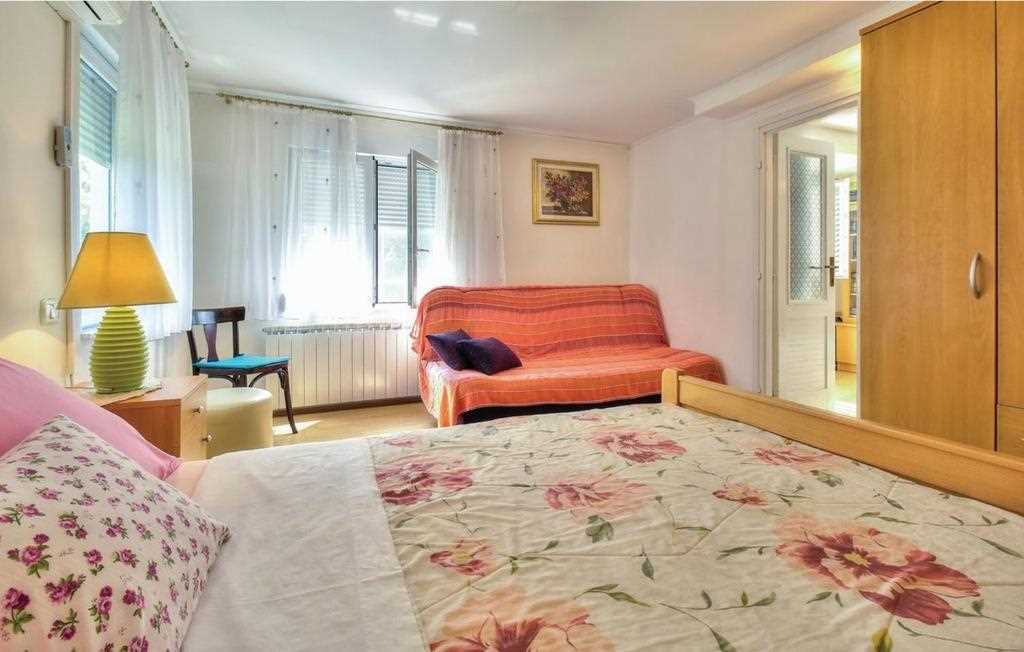 Apartment Sunce 1 close to the beach