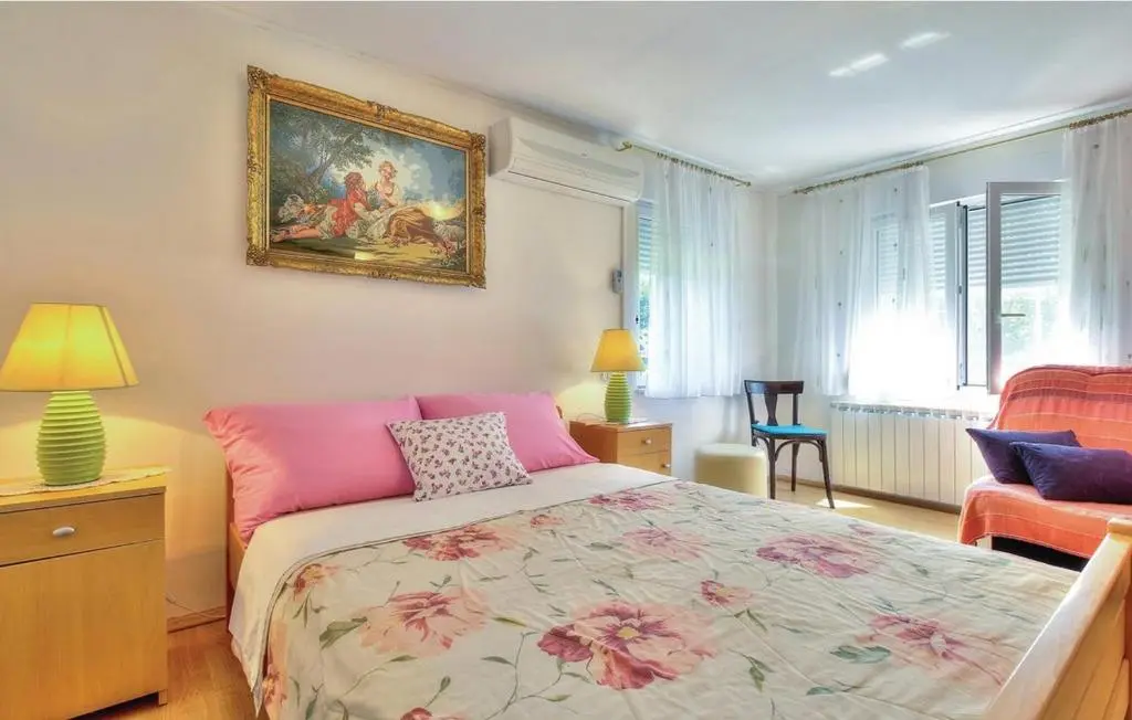 2-Bedroom Apartment in Umag for 4 Guests