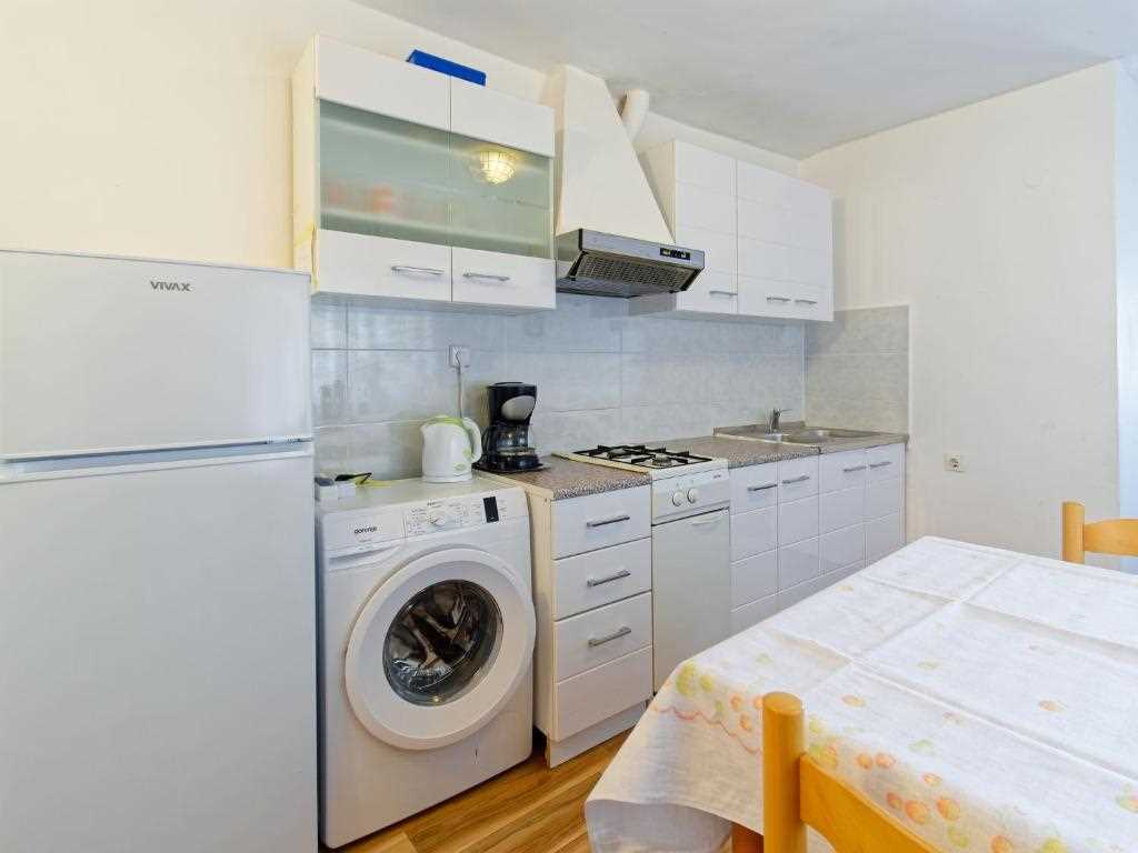 Apartment Sunce 1 close to the beach