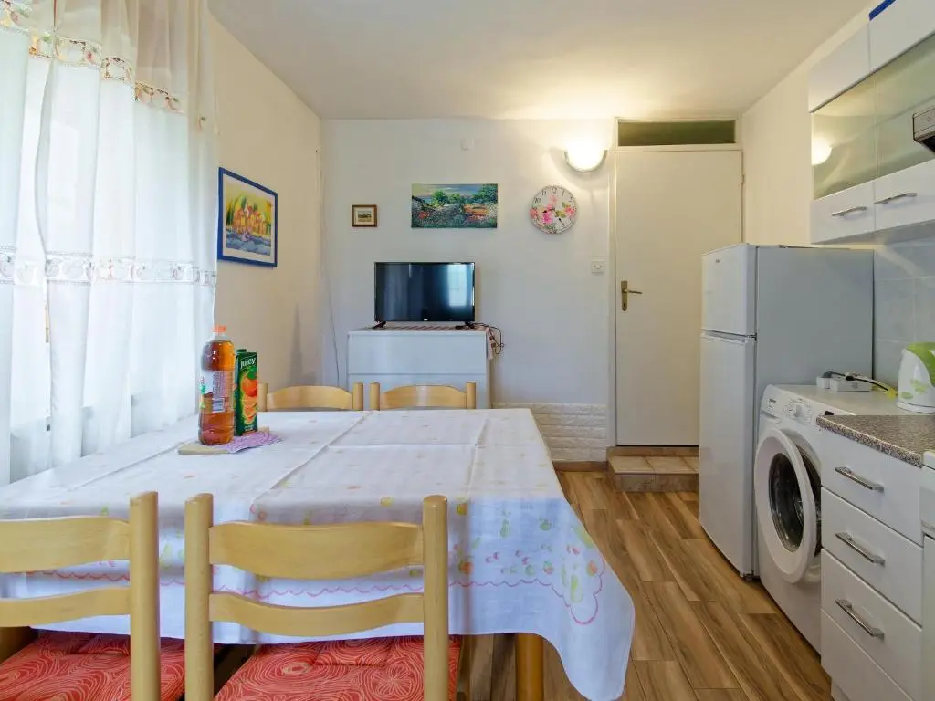 2-Bedroom Apartment in Umag for 4 Guests