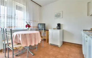 2-Bedroom Apartment in Umag for 4 Guests