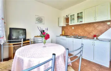 2-Bedroom Apartment in Umag for 4 Guests