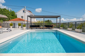 4-Bedroom Villa in Tugare with Heated Pool and Jacuzzi
