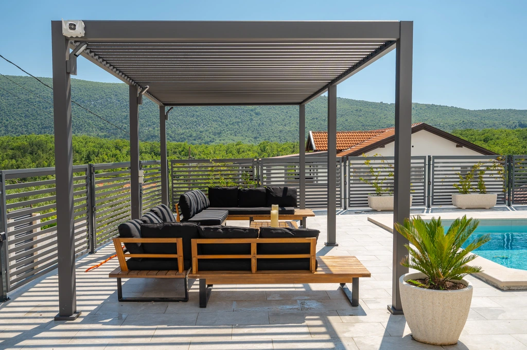 4-Bedroom Villa in Tugare with Heated Pool and Jacuzzi