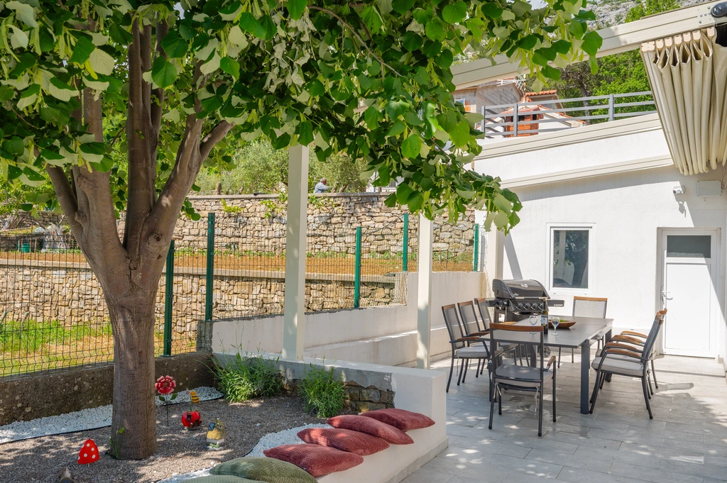 4-Bedroom Villa in Tugare with Heated Pool and Jacuzzi