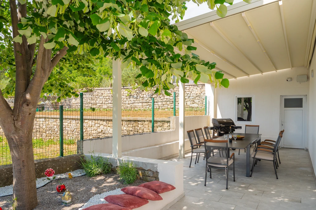 4-Bedroom Villa in Tugare with Heated Pool and Jacuzzi