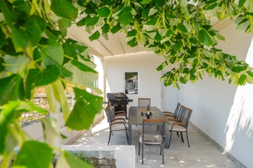 4-Bedroom Villa in Tugare with Heated Pool and Jacuzzi