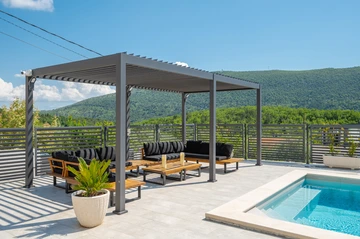 4-Bedroom Villa in Tugare with Heated Pool and Jacuzzi