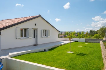 4-Bedroom Villa in Tugare with Heated Pool and Jacuzzi