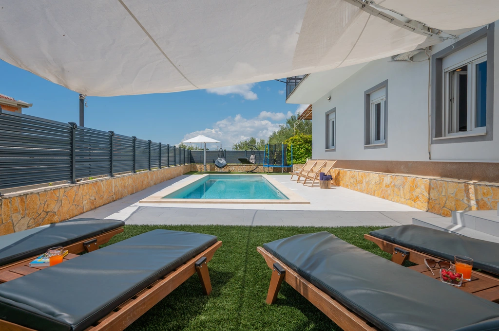 Tugare Holiday House with Heated Pool for 10 Guests