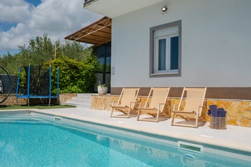 Tugare Holiday House with Heated Pool for 10 Guests