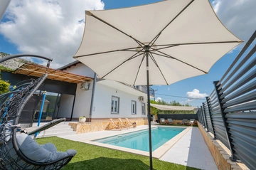 Tugare Holiday House with Heated Pool for 10 Guests