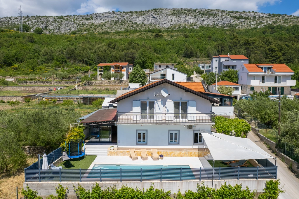 Tugare Holiday House with Heated Pool for 10 Guests