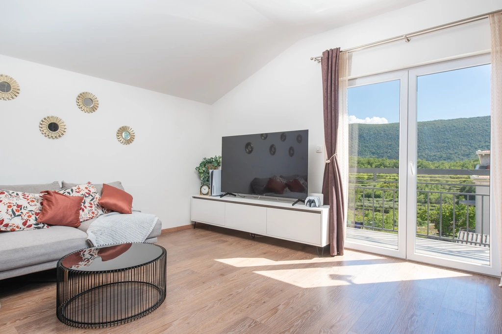 Tugare Holiday House with Heated Pool for 10 Guests